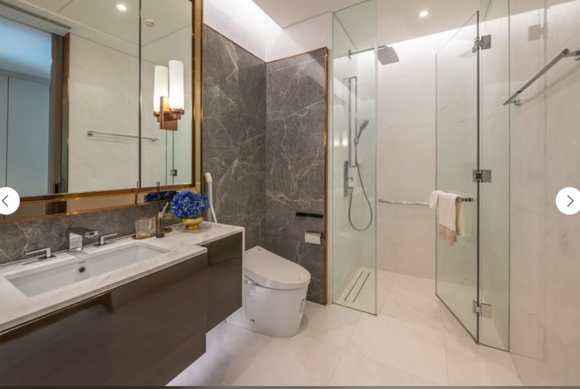 1-Bed 1-Bath 87 sqm Condo at SINDHORN TONSON – THB 140K/Month – Near BTS Chit Lom & MRT Silom – Ultra-Luxury with Lumpini Park Views