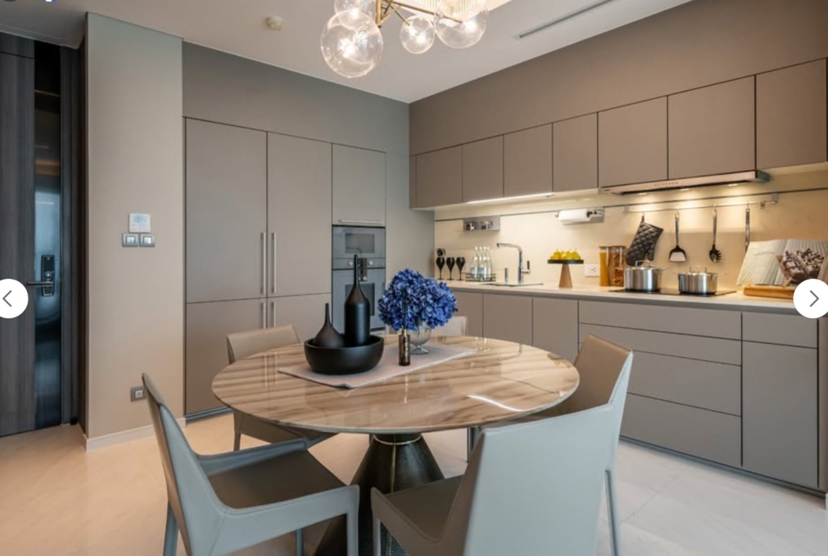 1-Bed 1-Bath 87 sqm Condo at SINDHORN TONSON – THB 140K/Month – Near BTS Chit Lom & MRT Silom – Ultra-Luxury with Lumpini Park Views