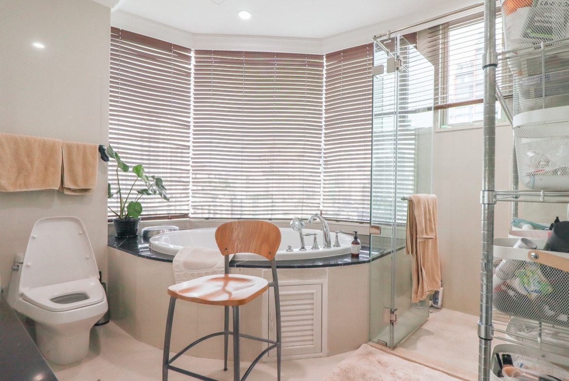 3-Bed 3-Bath 177.91 sqm Condo at Royce Private Residences Sukhumvit 31 – THB 38M – Near BTS Asok & MRT Sukhumvit