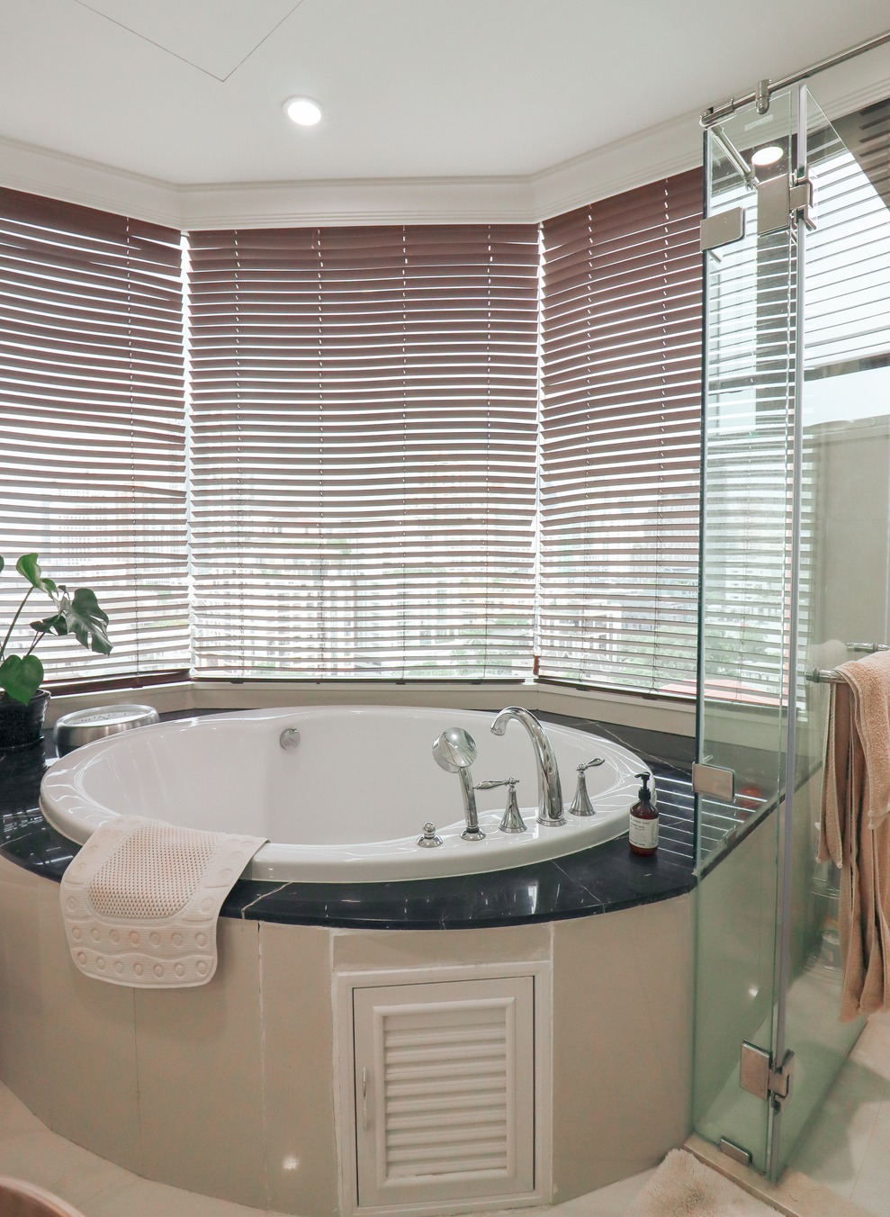 3-Bed 3-Bath 177.91 sqm Condo at Royce Private Residences Sukhumvit 31 – THB 38M – Near BTS Asok & MRT Sukhumvit