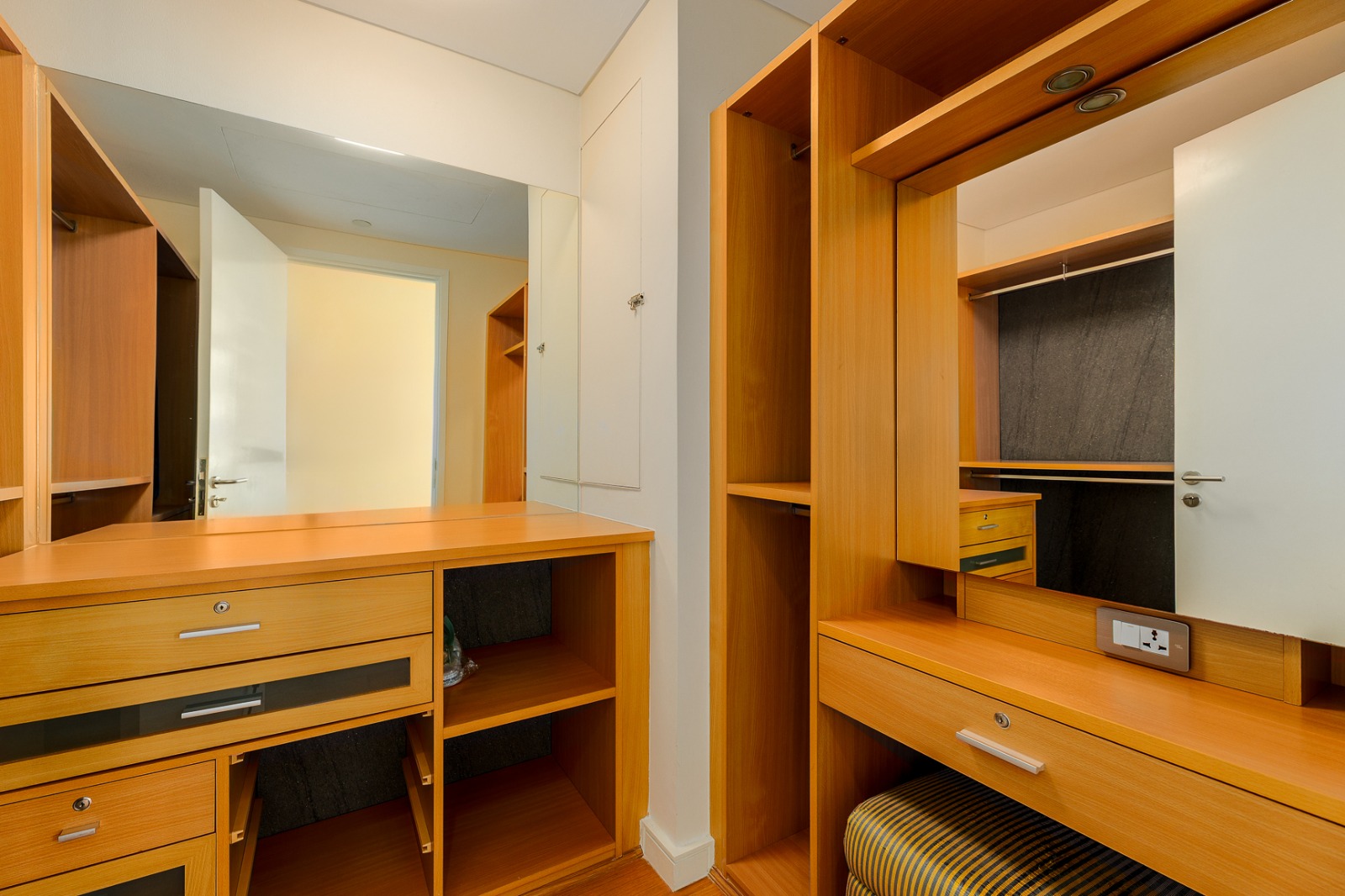 3-Bed 3-Bath 132.02 sqm Condo at Fullerton Sukhumvit – THB 21.9M – Near BTS Ekkamai & Thong Lo – Freehold with Foreign Quota