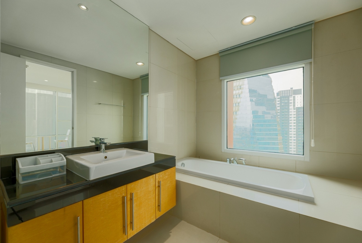 3-Bed 3-Bath 132.02 sqm Condo at Fullerton Sukhumvit – THB 21.9M – Near BTS Ekkamai & Thong Lo – Freehold with Foreign Quota