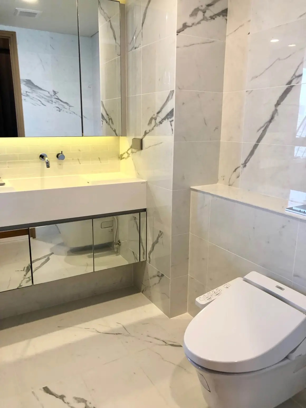 3-Bedroom, 2-Bathroom Condo for Rent, 117 SQM at Siamese Exclusive 31, 90,000 THB/Month, Near Phrom Phong BTS, Sukhumvit – Luxury Living in Bangkok