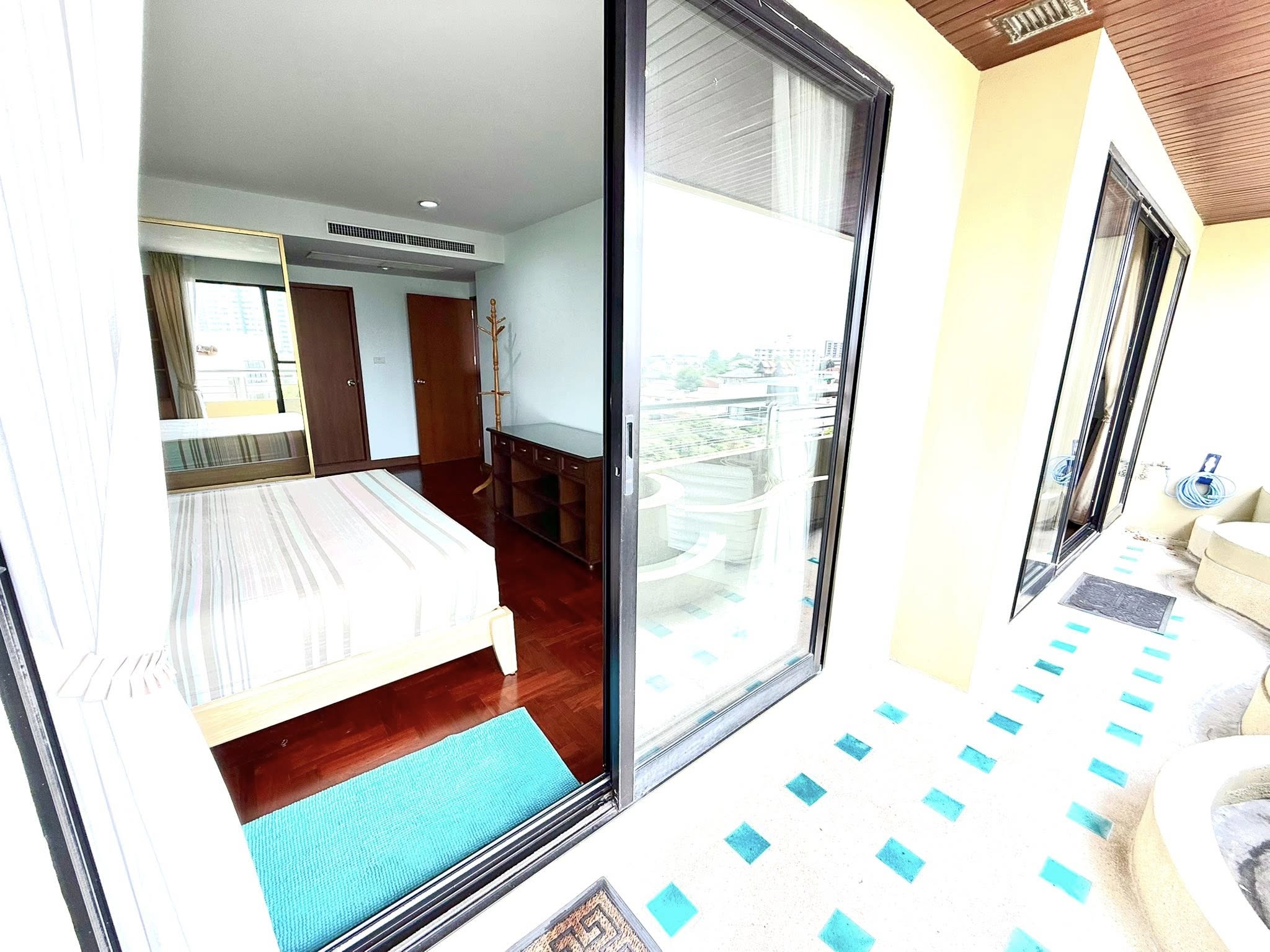 2-Bed 2-Bath 118.2 sqm Condo for Rent 60K THB at Supreme Ville, Near Chong Nonsi BTS