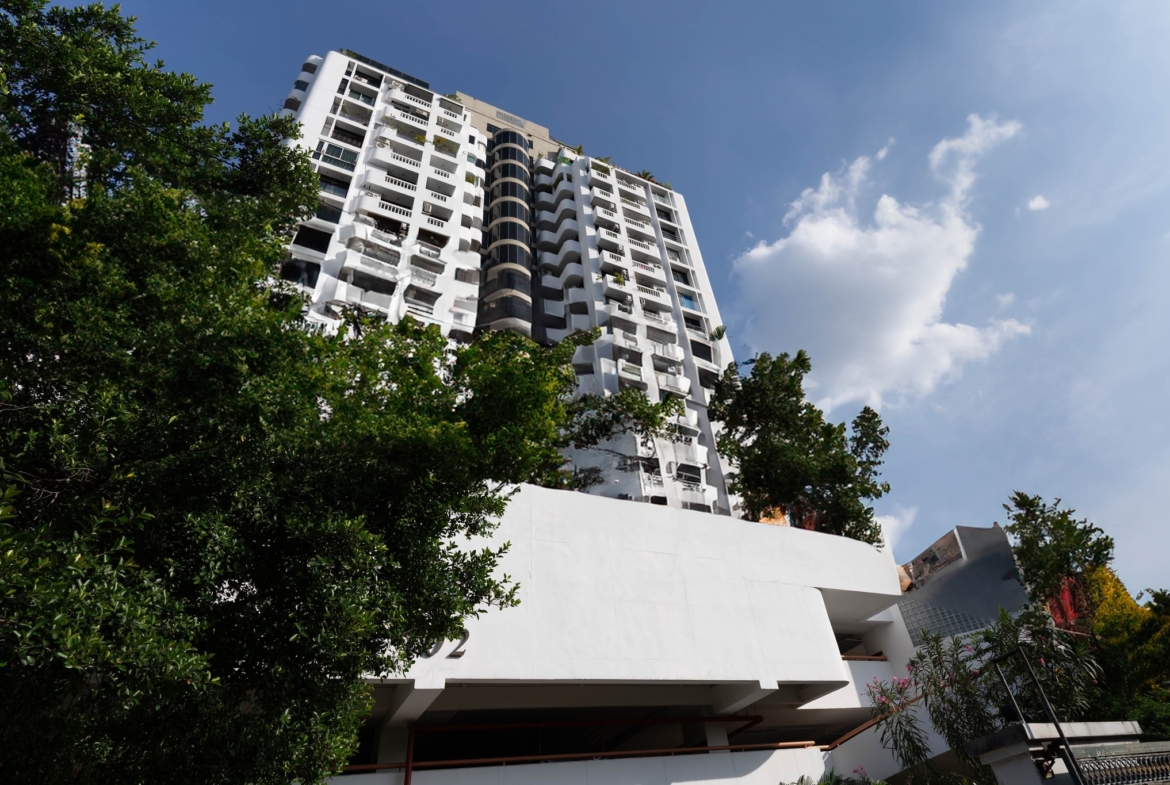 2-Bed 2-Bath 96 sqm JC Tower Condo Near BTS Thong Lo – For Sale 6.9M THB