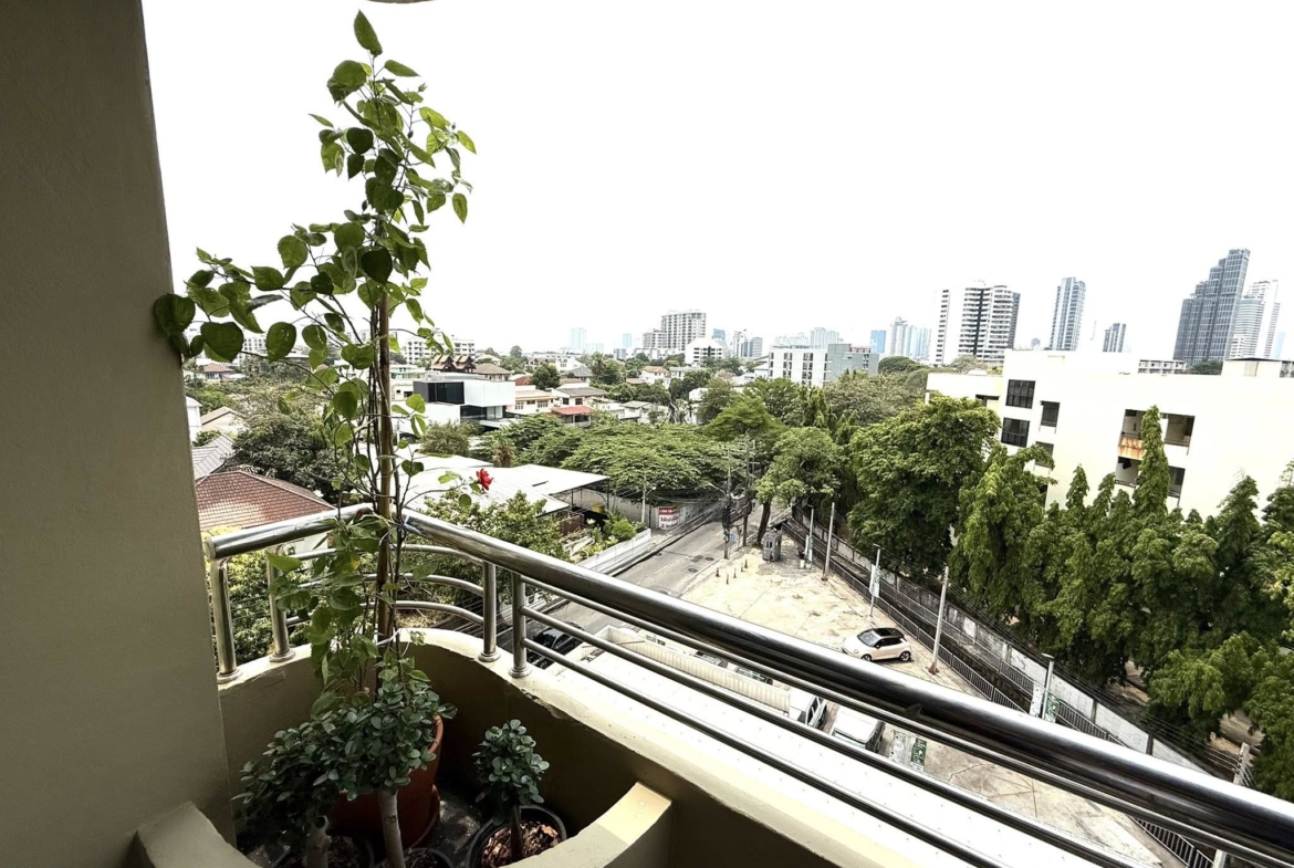2-Bed 2-Bath 118.2 sqm Condo for Rent 60K THB at Supreme Ville, Near Chong Nonsi BTS