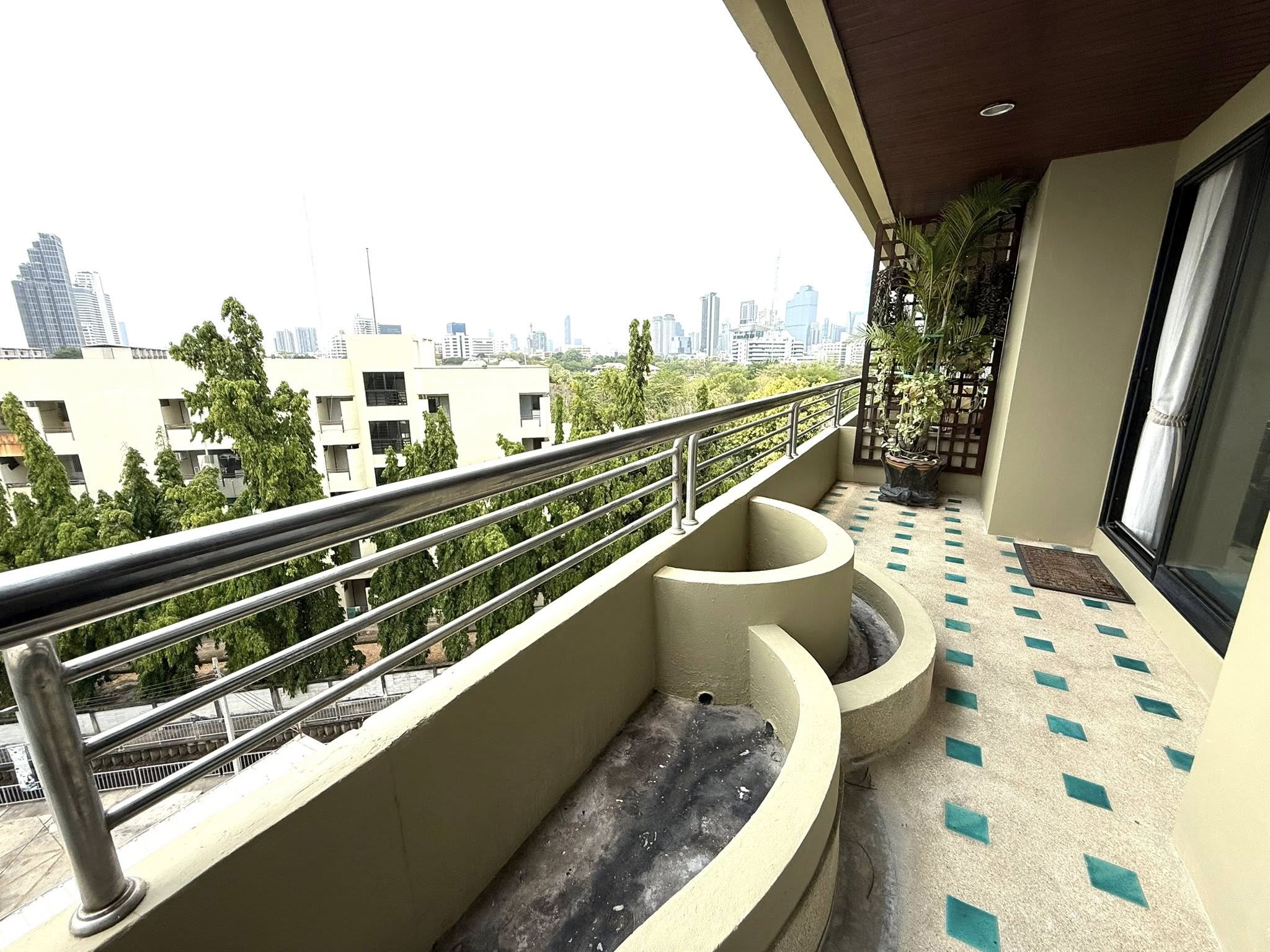2-Bed 2-Bath 118.2 sqm Condo for Rent 60K THB at Supreme Ville, Near Chong Nonsi BTS
