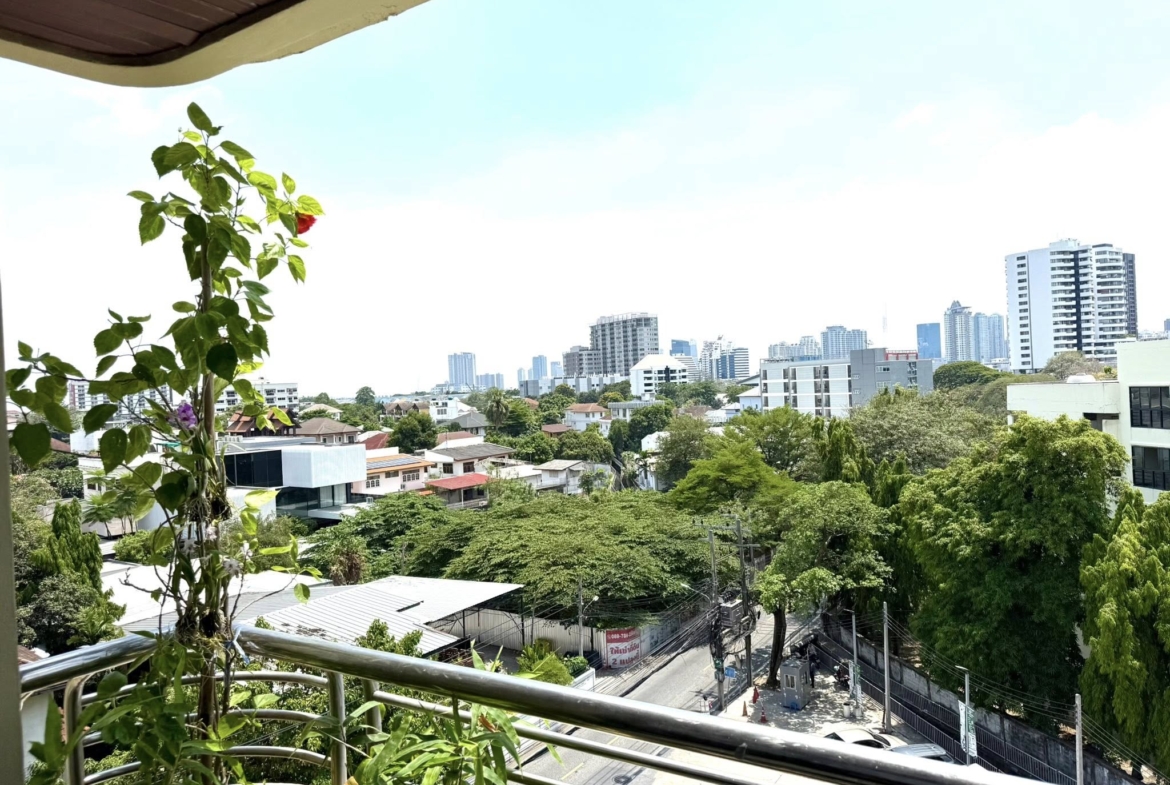 2-Bed 2-Bath 118.2 sqm Condo for Rent 60K THB at Supreme Ville, Near Chong Nonsi BTS