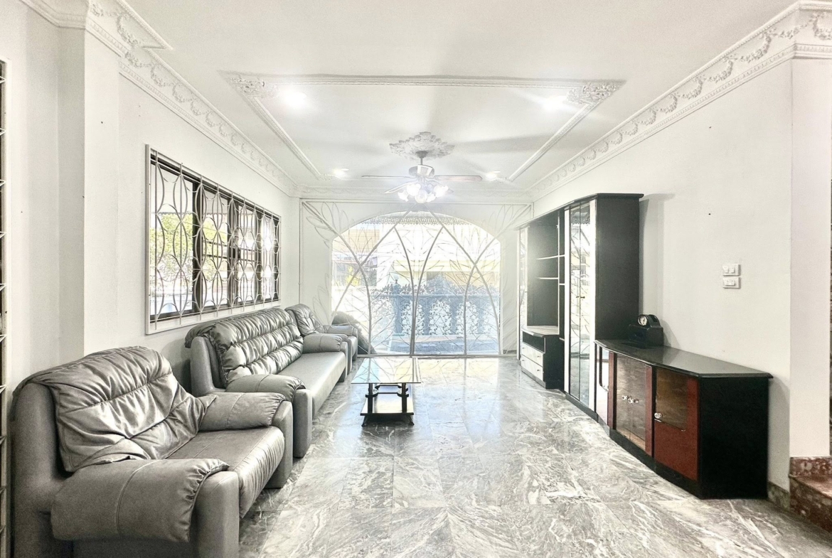 7-Bed 5-Bath 900 sqm House for Rent 90K THB at Borommaratchachonnani, Near BTS Bang Wa