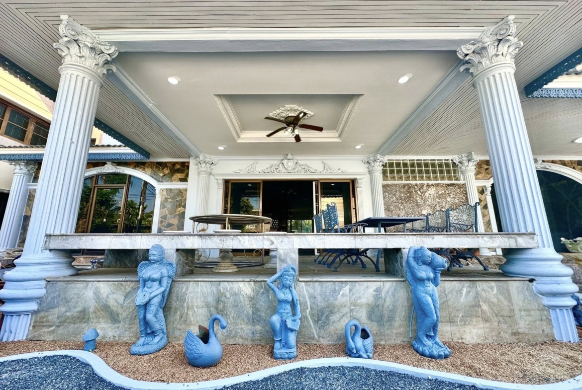 7-Bed 5-Bath 900 sqm House for Rent 90K THB at Borommaratchachonnani, Near BTS Bang Wa