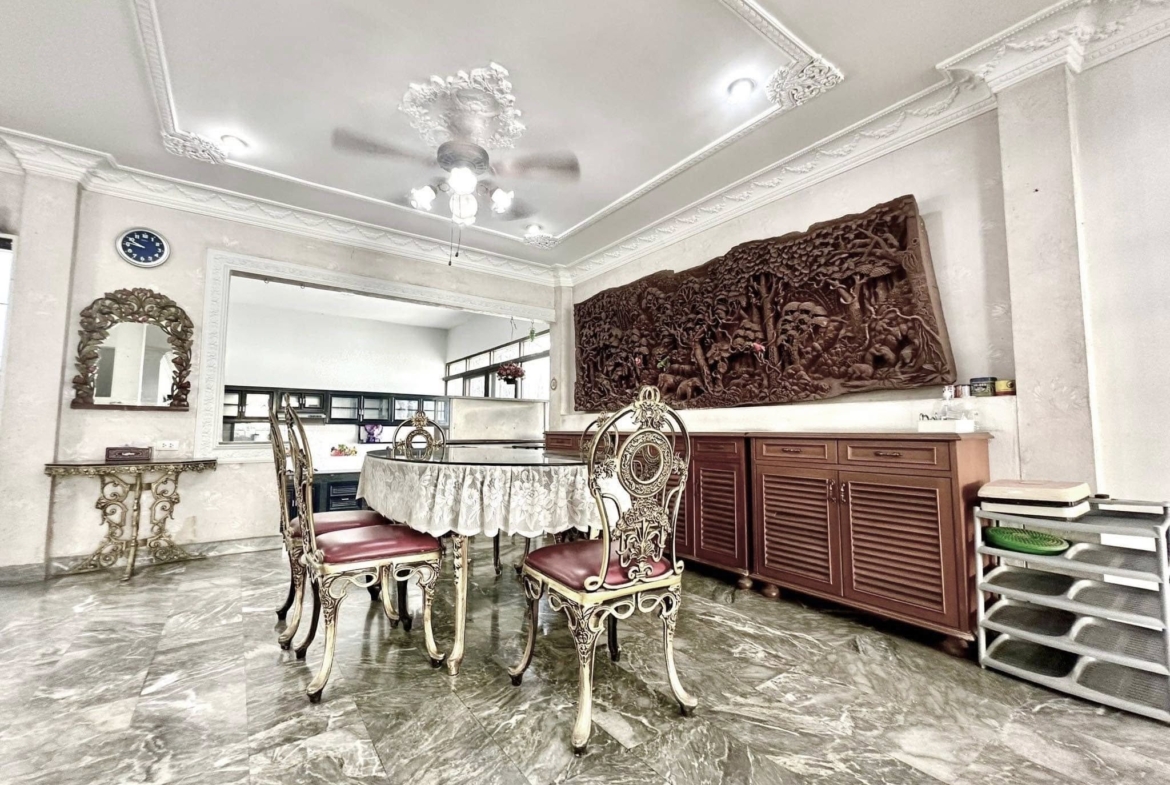 7-Bed 5-Bath 900 sqm House for Rent 90K THB at Borommaratchachonnani, Near BTS Bang Wa