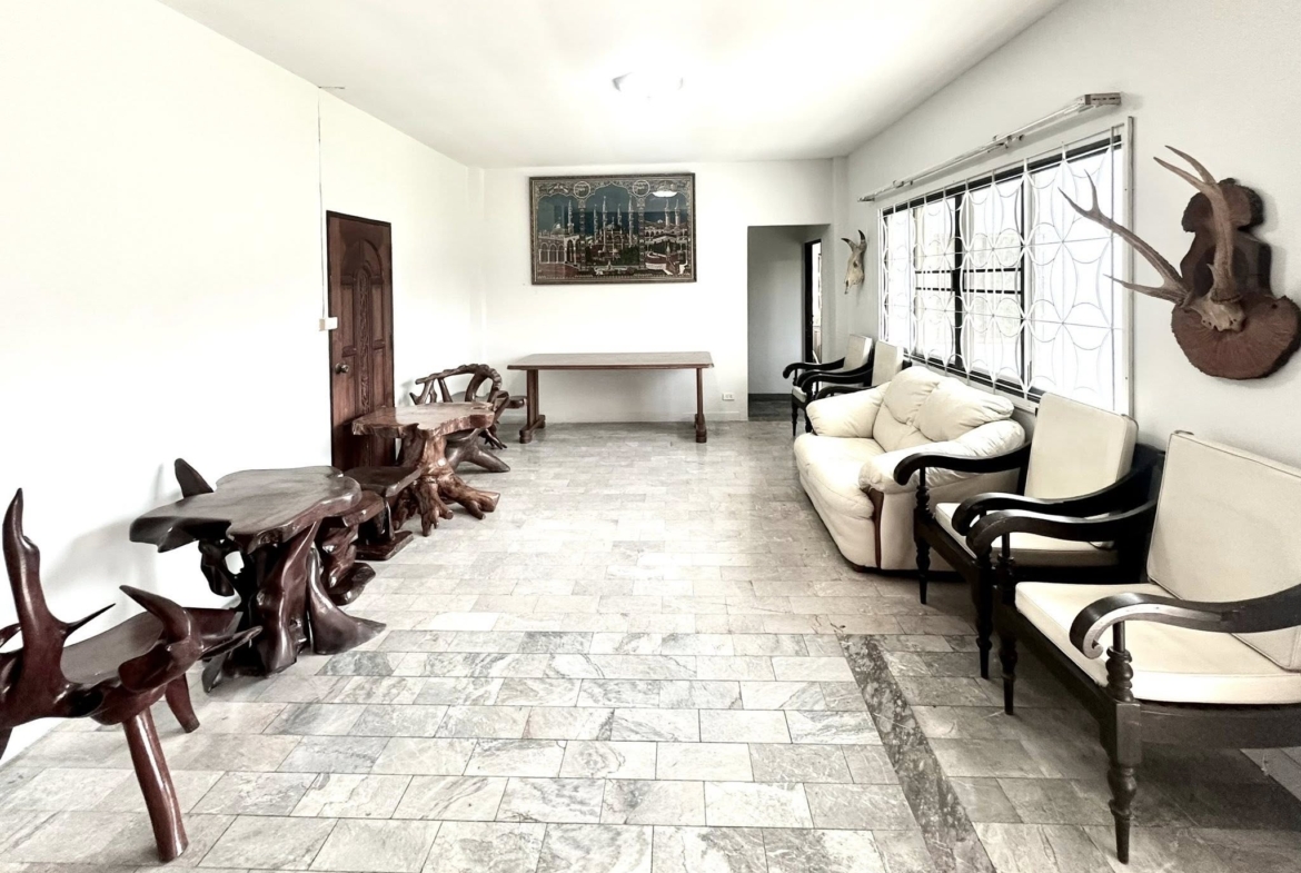 7-Bed 5-Bath 900 sqm House for Rent 90K THB at Borommaratchachonnani, Near BTS Bang Wa