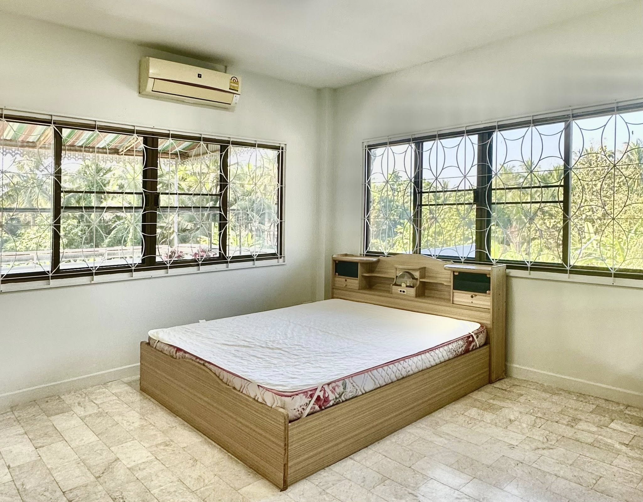 7-Bed 5-Bath 900 sqm House for Rent 90K THB at Borommaratchachonnani, Near BTS Bang Wa