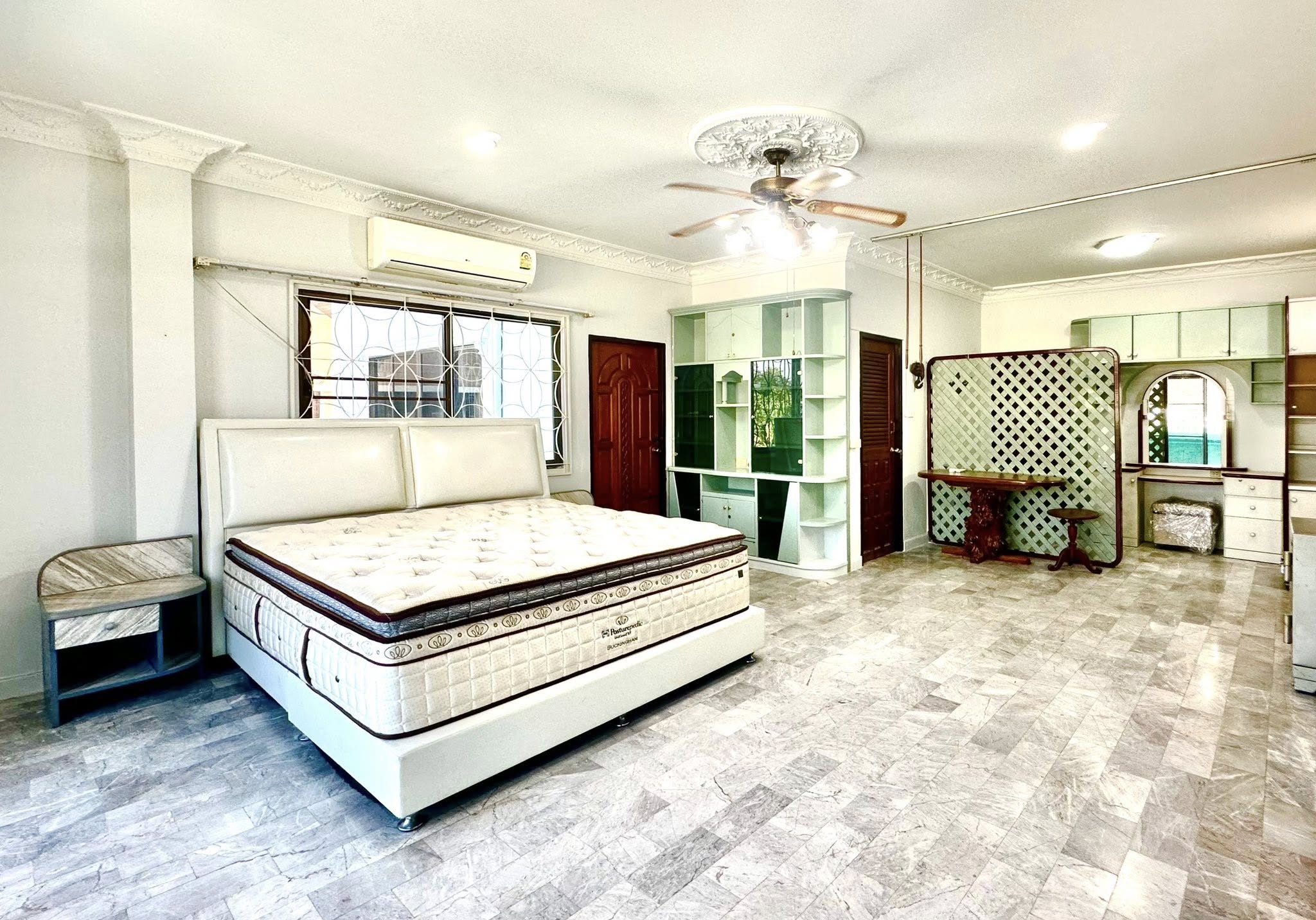 7-Bed 5-Bath 900 sqm House for Rent 90K THB at Borommaratchachonnani, Near BTS Bang Wa