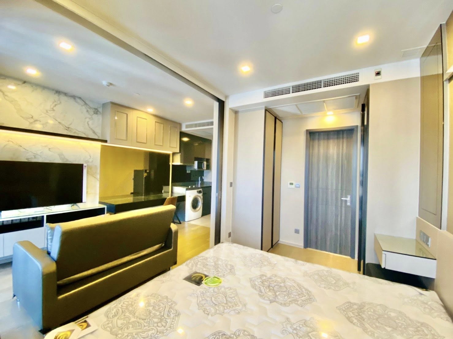1-Bed, 1-Bath, 35 sqm, Ashton Asoke Condo, for Rent, 35K THB, Next to Sukhumvit MRT