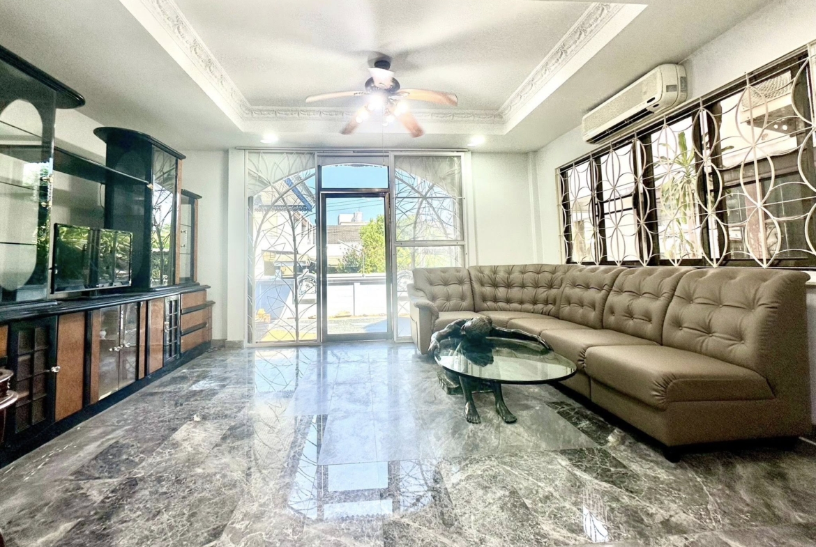 7-Bed 5-Bath 900 sqm House for Rent 90K THB at Borommaratchachonnani, Near BTS Bang Wa