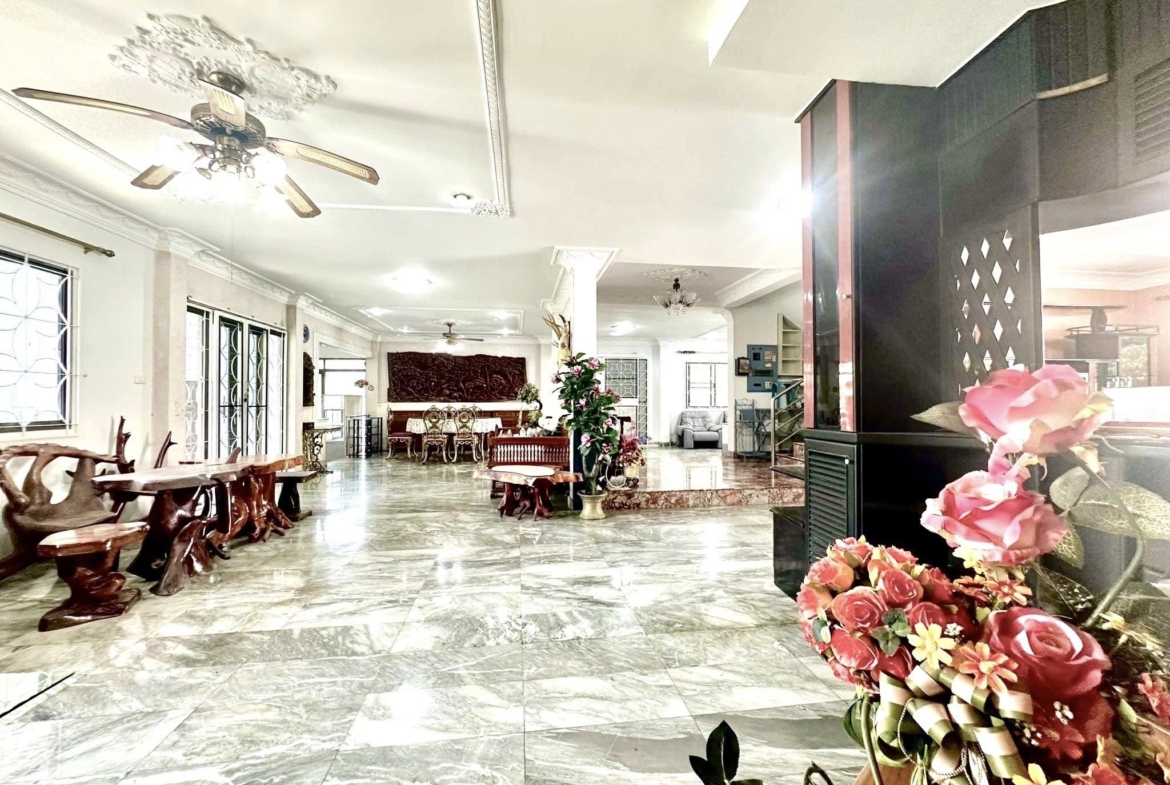7-Bed 5-Bath 900 sqm House for Rent 90K THB at Borommaratchachonnani, Near BTS Bang Wa