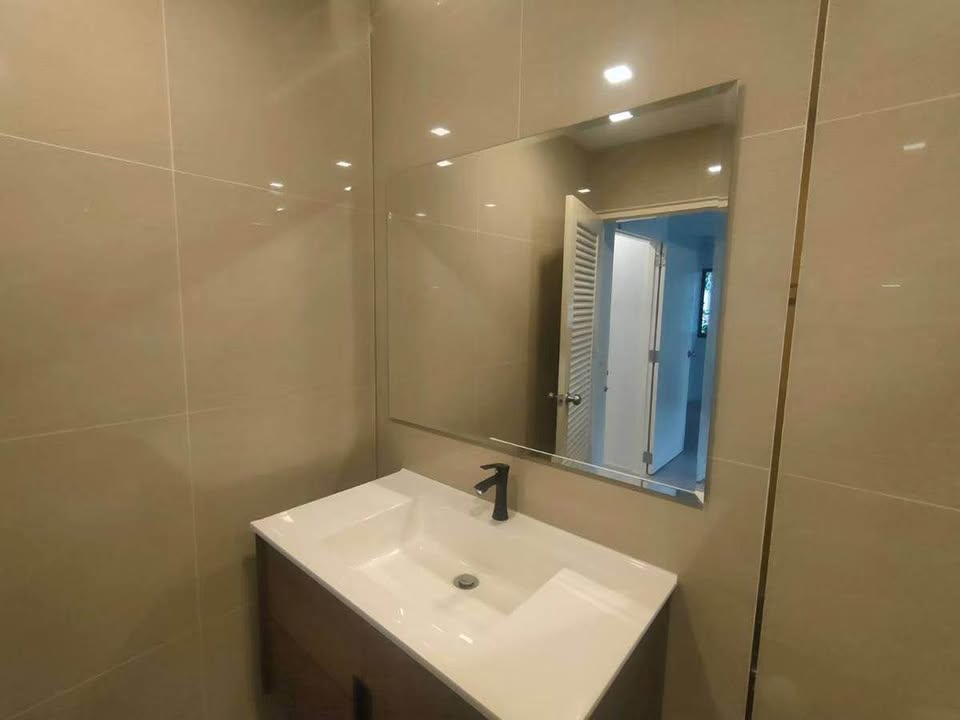 2-Bed 2-Bath 98 sqm Condo at Somkid Place Near BTS Chidlom for Rent 40,000 THB