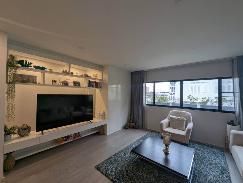 2-Bed 2-Bath 98 sqm Condo at Somkid Place Near BTS Chidlom for Rent 40,000 THB