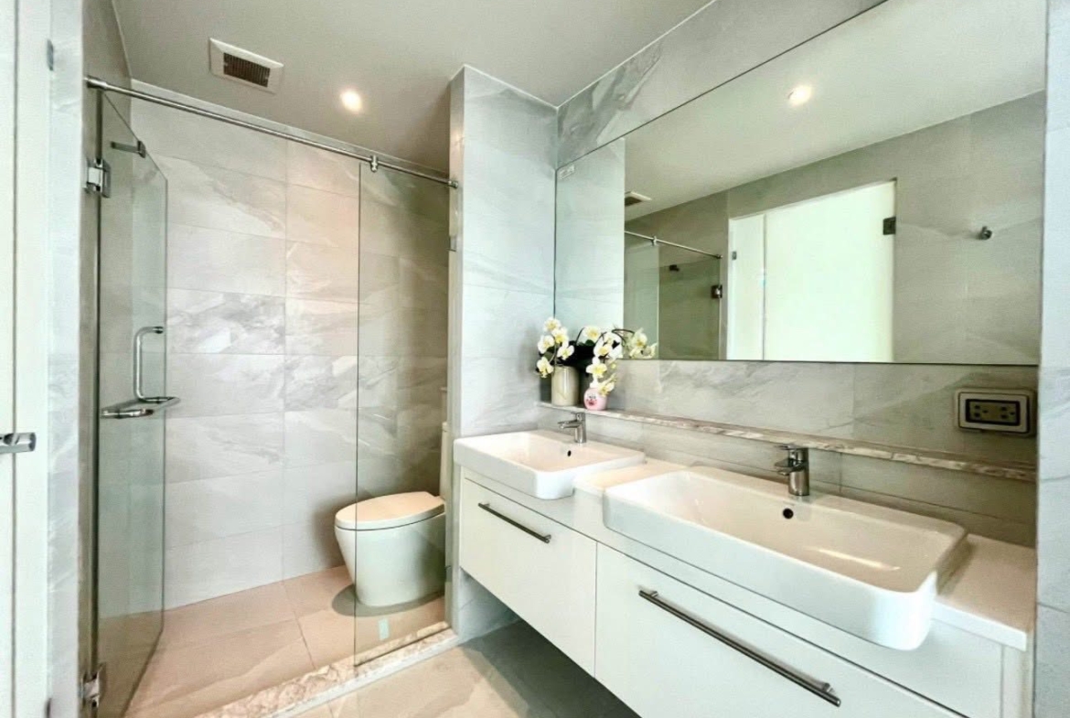 2-Bed 2-Bath 80 sqm Rhythm Ekkamai Condo near Ekkamai BTS for Rent 80K THB