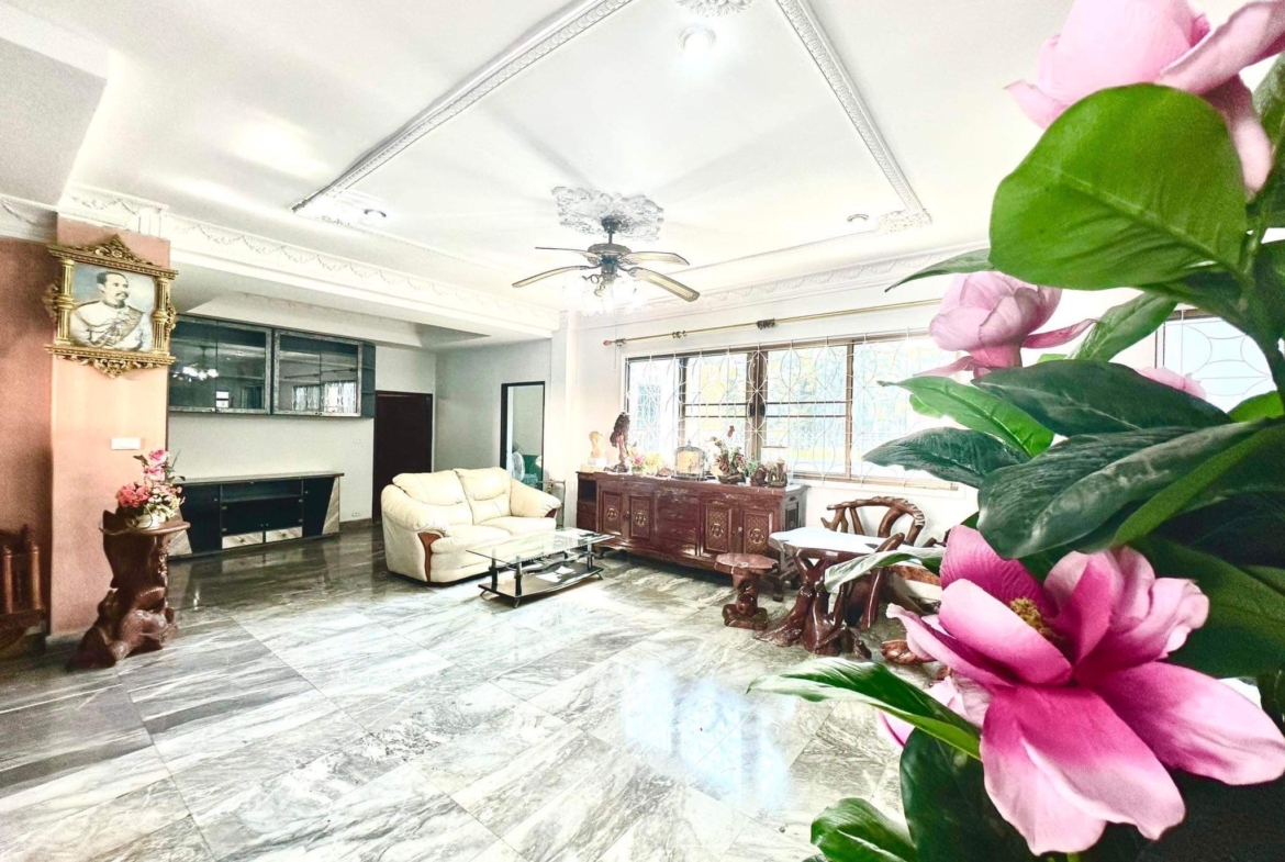 7-Bed 5-Bath 900 sqm House for Rent 90K THB at Borommaratchachonnani, Near BTS Bang Wa