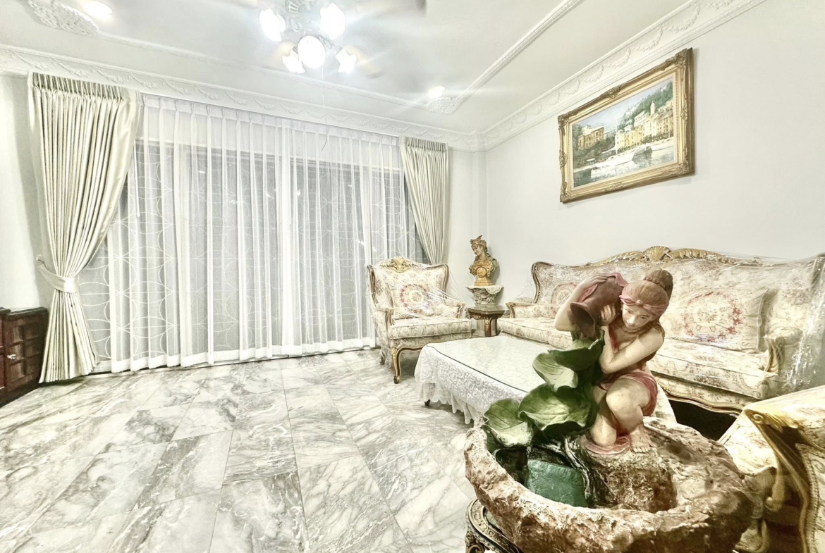 7-Bed 5-Bath 900 sqm House for Rent 90K THB at Borommaratchachonnani, Near BTS Bang Wa