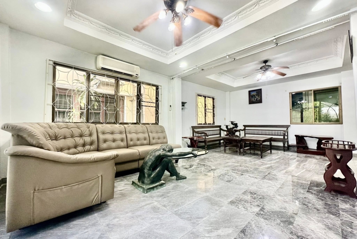 7-Bed 5-Bath 900 sqm House for Rent 90K THB at Borommaratchachonnani, Near BTS Bang Wa