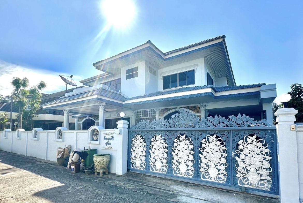 7-Bed 5-Bath 900 sqm House for Rent 90K THB at Borommaratchachonnani, Near BTS Bang Wa