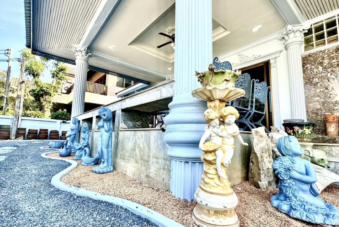 7-Bed 5-Bath 900 sqm House for Rent 90K THB at Borommaratchachonnani, Near BTS Bang Wa