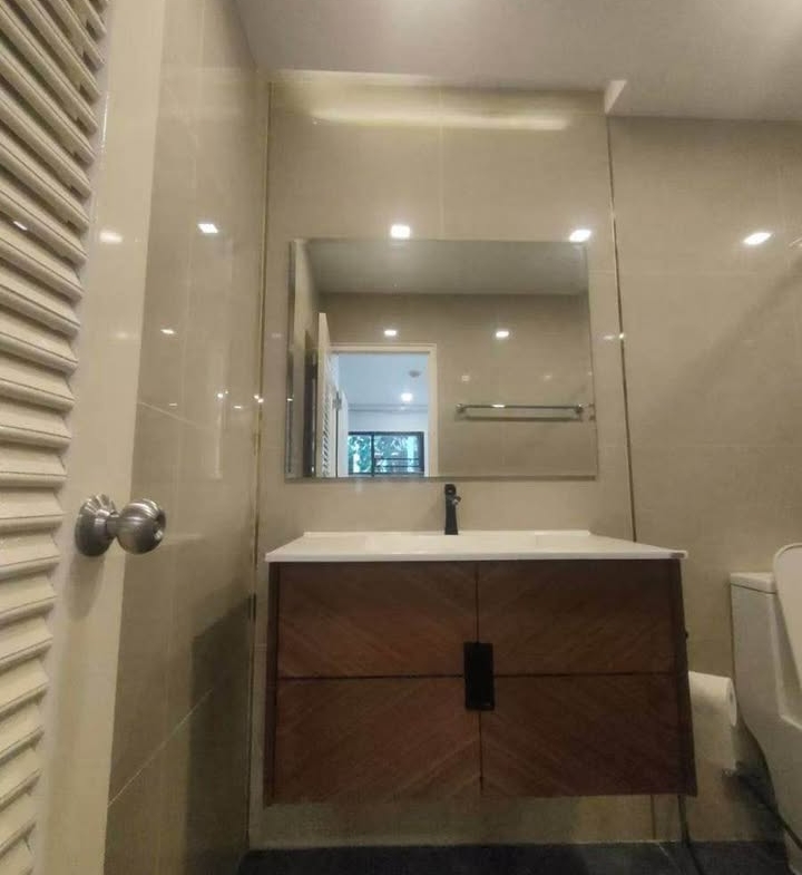2-Bed 2-Bath 98 sqm Condo at Somkid Place Near BTS Chidlom for Rent 40,000 THB