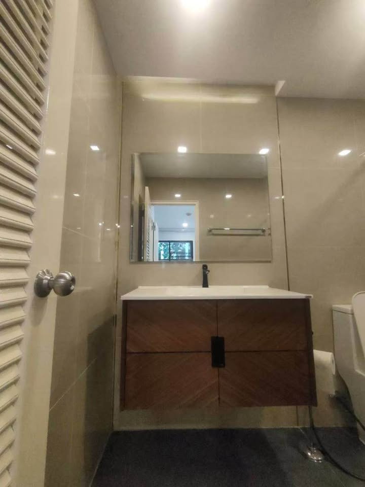 2-Bed 2-Bath 98 sqm Condo at Somkid Place Near BTS Chidlom for Rent 40,000 THB