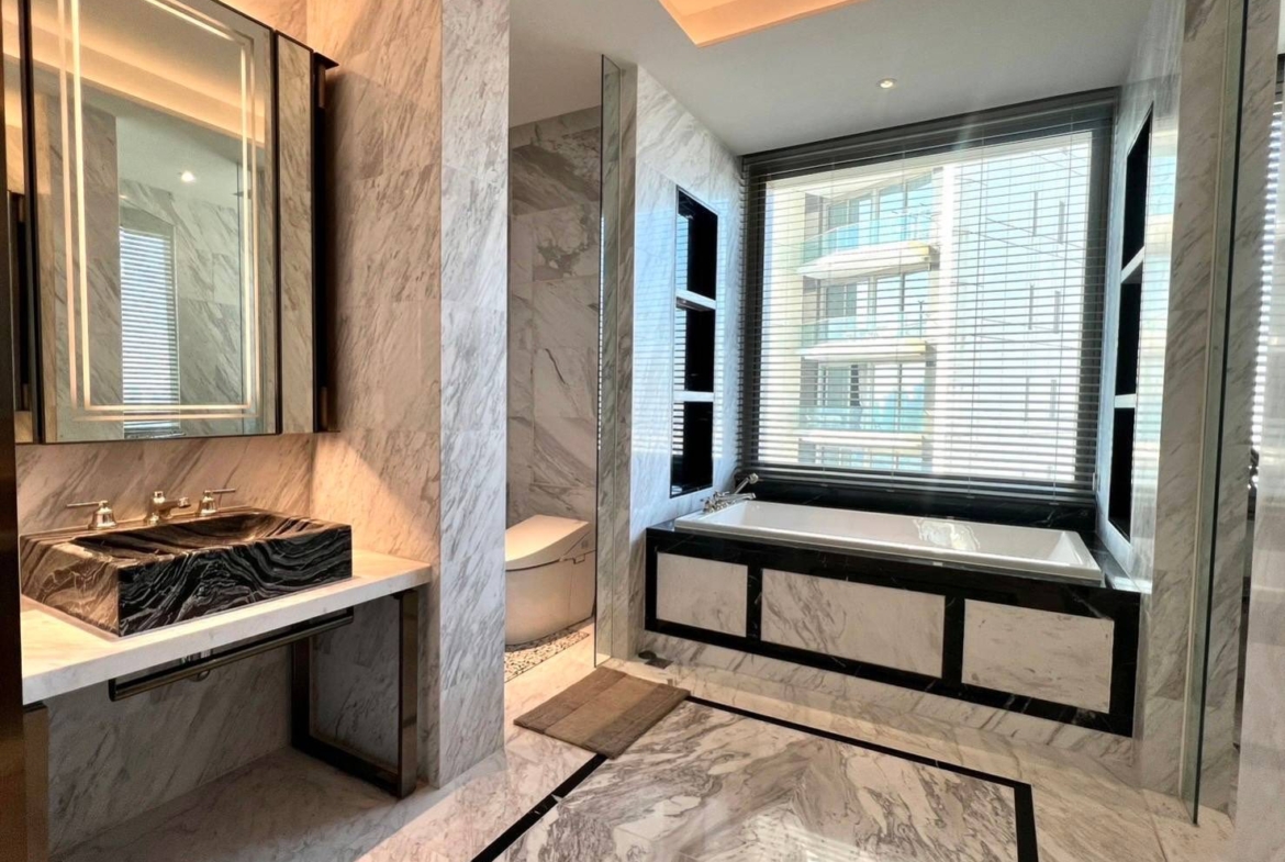 2BR 2BA 151.7sqm Condo for Rent at The Residences at Mandarin near BTS Krung Thon Buri – 250,000 THB/month