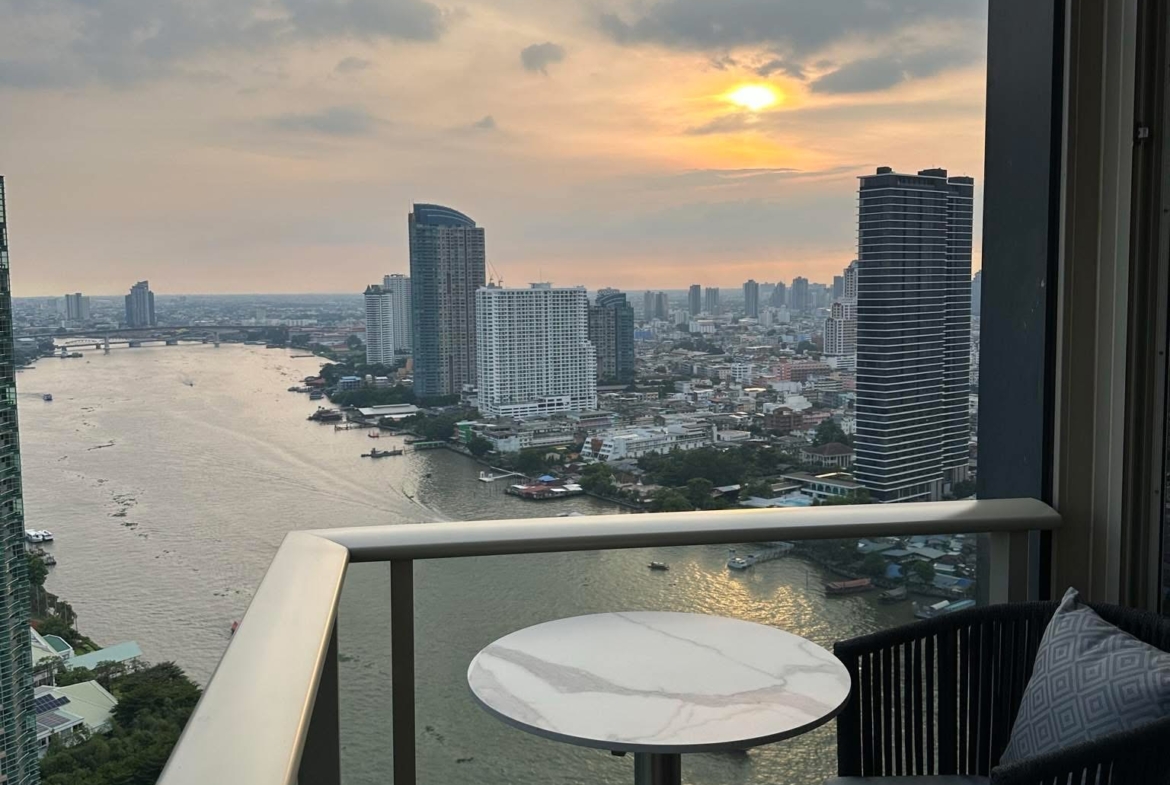 2-Bed 3-Bath 117 sqm Four Seasons Condo Near BTS Saphan Taksin for Sale 49.5M THB