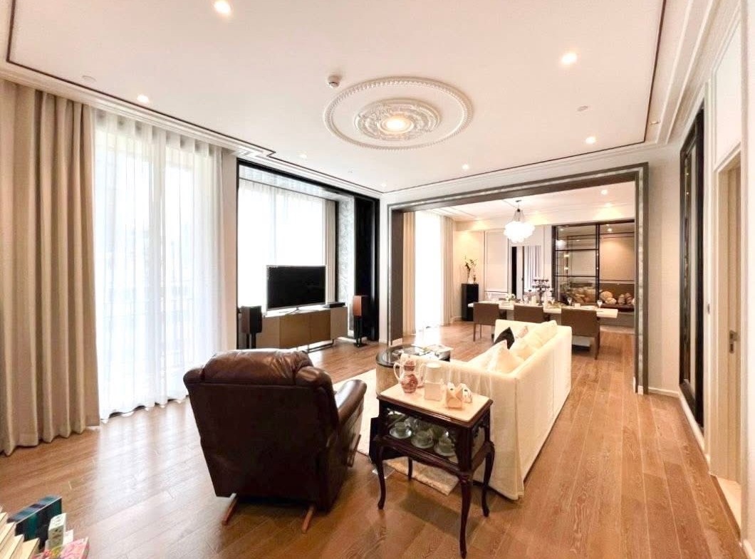 3-Bed 4-Bath 152 sqm Muniq Langsuan Condo Near BTS Chit Lom for Rent 220K THB or Sale 55M THB