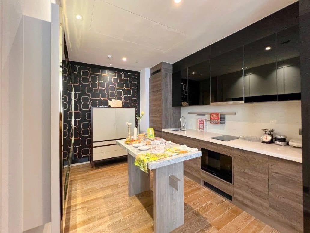 3-Bed 4-Bath 152 sqm Muniq Langsuan Condo Near BTS Chit Lom for Rent 220K THB or Sale 55M THB