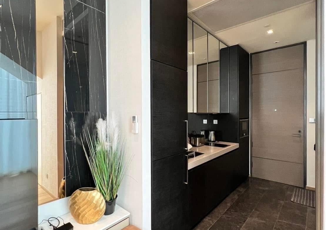 1-Bed 1-Bath Duplex Condo 51 sqm at 28 Chidlom near BTS Chidlom for Rent 55K THB