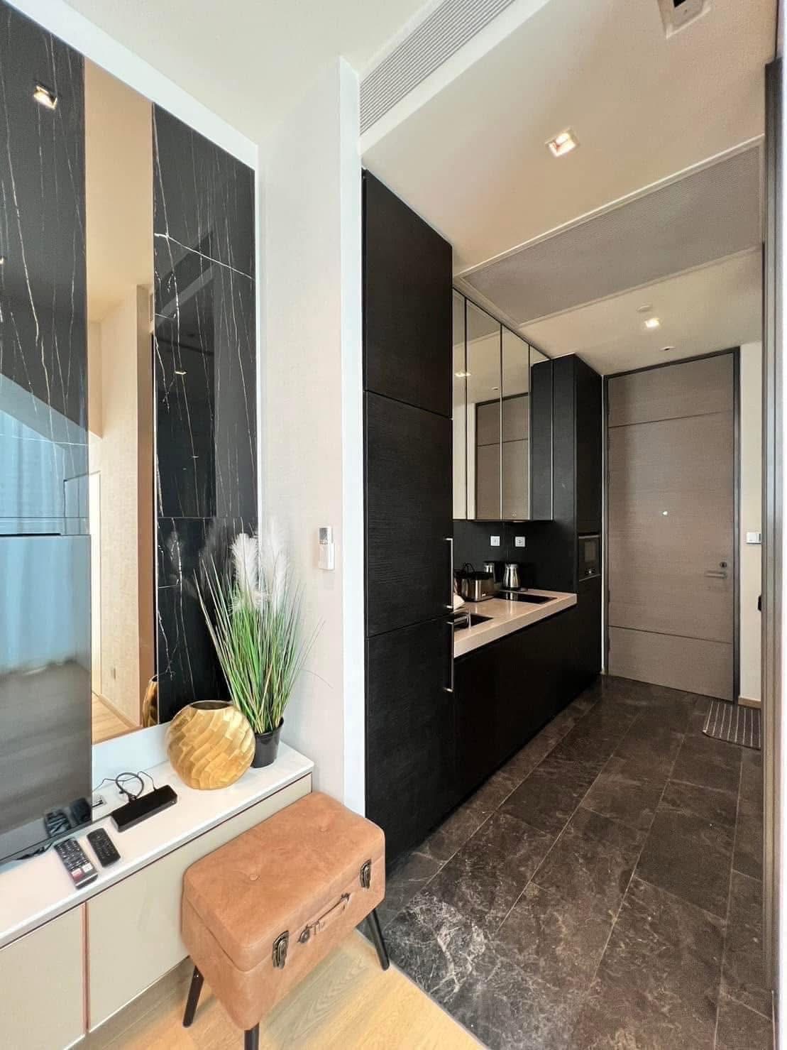 1-Bed 1-Bath Duplex Condo 51 sqm at 28 Chidlom near BTS Chidlom for Rent 55K THB