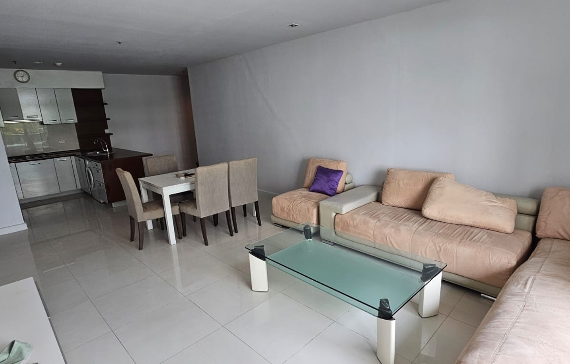 1-Bed 1-Bath 59 sqm Sukhumvit City Resort Condo near BTS Nana for Rent 29K THB