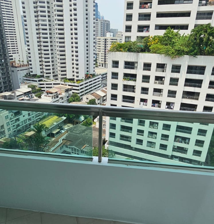 1-Bed 1-Bath 59 sqm Sukhumvit City Resort Condo near BTS Nana for Rent 29K THB