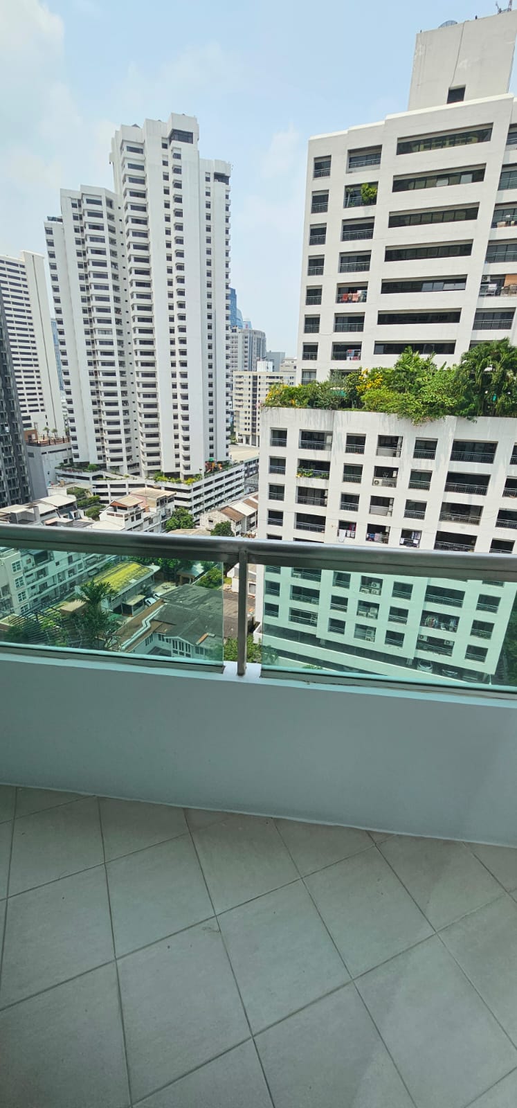 1-Bed 1-Bath 59 sqm Sukhumvit City Resort Condo near BTS Nana for Rent 29K THB