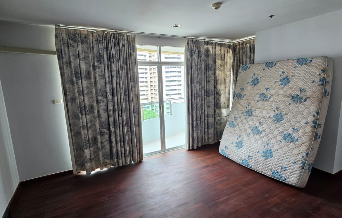 1-Bed 1-Bath 59 sqm Sukhumvit City Resort Condo near BTS Nana for Rent 29K THB