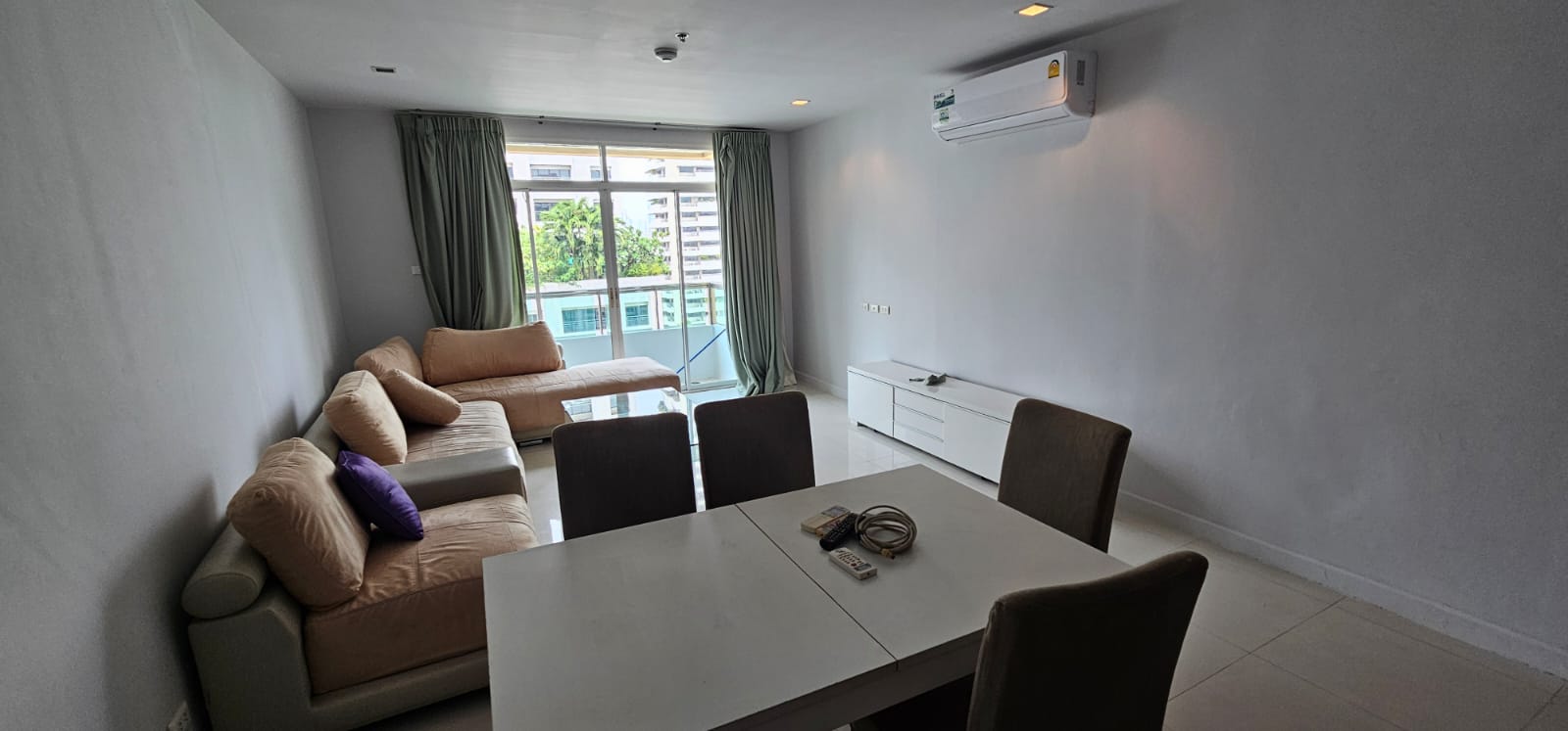 1-Bed 1-Bath 59 sqm Sukhumvit City Resort Condo near BTS Nana for Rent 29K THB