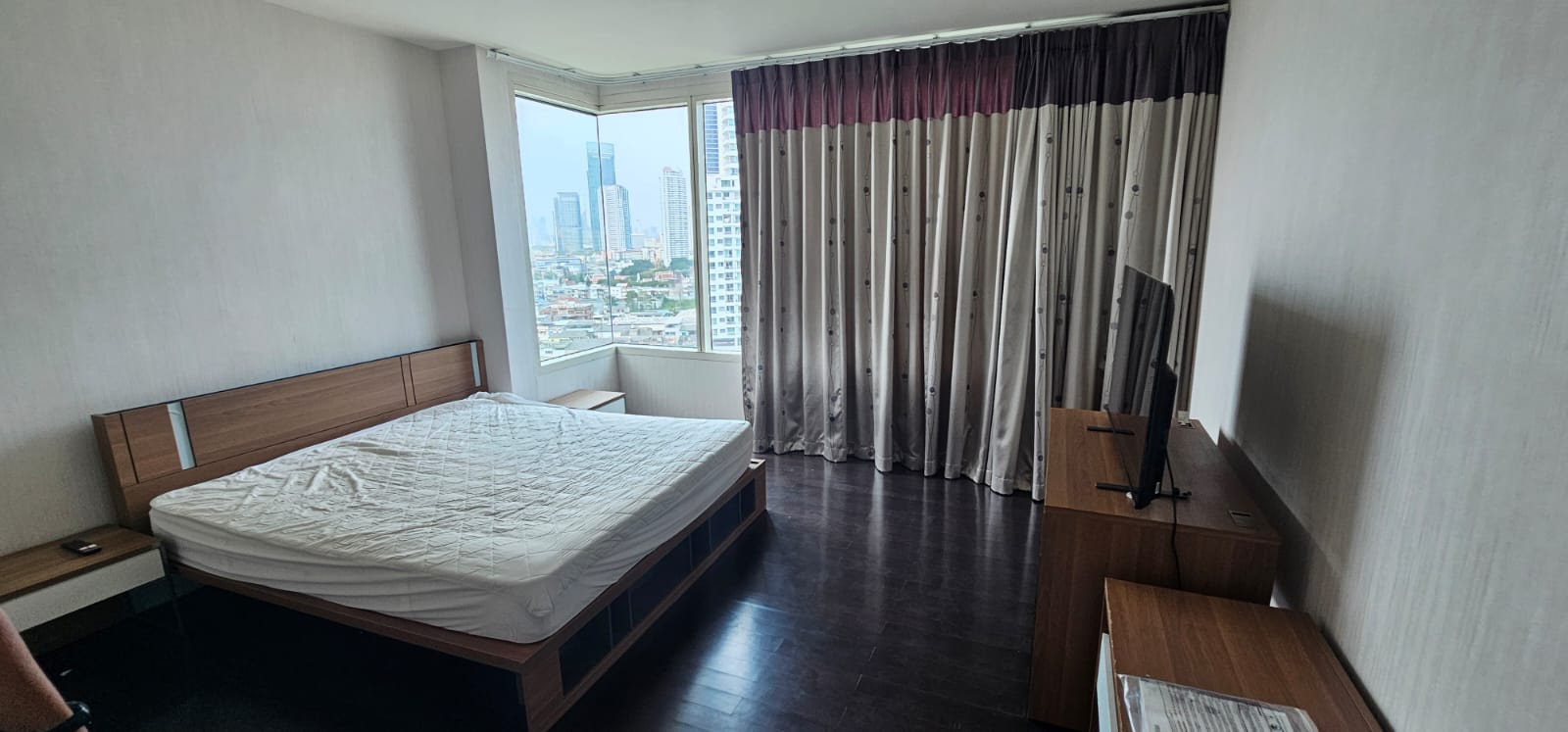 3-Bed 3-Bath 145 sqm Condo for Rent at Watermark near Krung Thonburi BTS - 55,000 THB/month