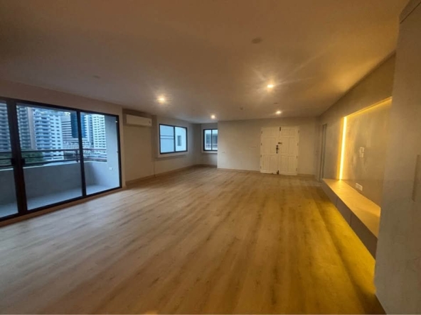 3-Bed 4-Bath 239 sqm Liberty Park 1 Condo Near Asoke BTS for Rent 75,000 THB