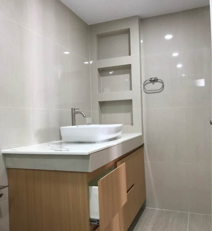 3-Bed 4-Bath 239 sqm Liberty Park 1 Condo Near Asoke BTS for Rent 75,000 THB