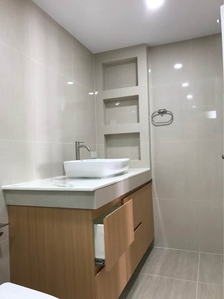 3-Bed 4-Bath 239 sqm Liberty Park 1 Condo Near Asoke BTS for Rent 75,000 THB