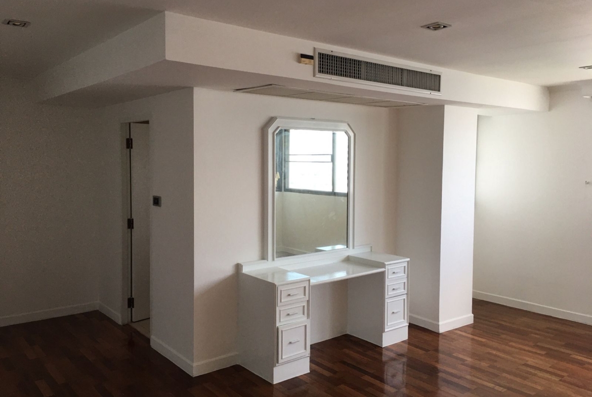 4BR, 3BTH, 380 SQM, 120,000 THB/month, Lakeview Residences, Sukhumvit 12, near BTS Asoke, Condo for Rent