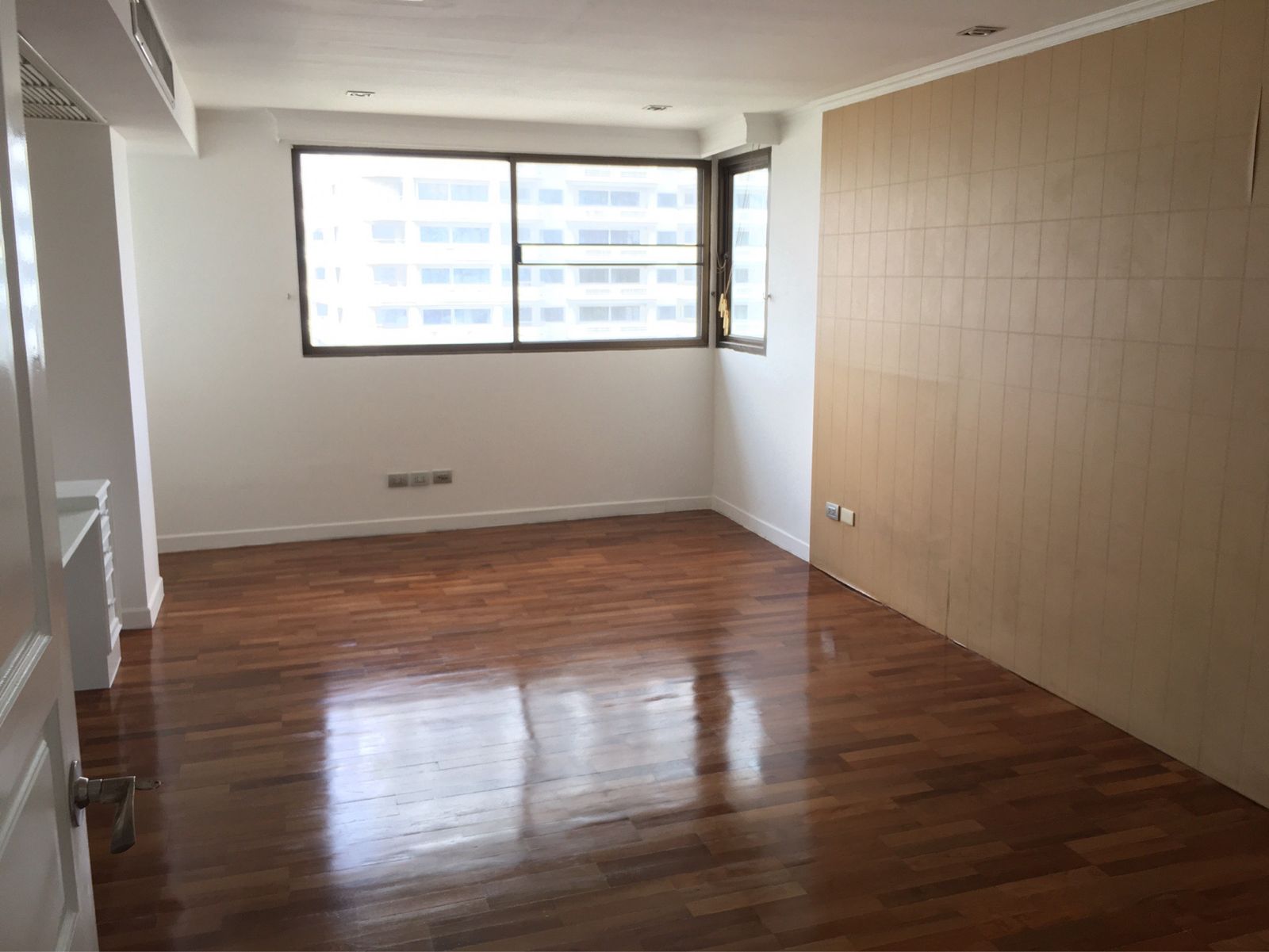 4BR, 3BTH, 380 SQM, 120,000 THB/month, Lakeview Residences, Sukhumvit 12, near BTS Asoke, Condo for Rent