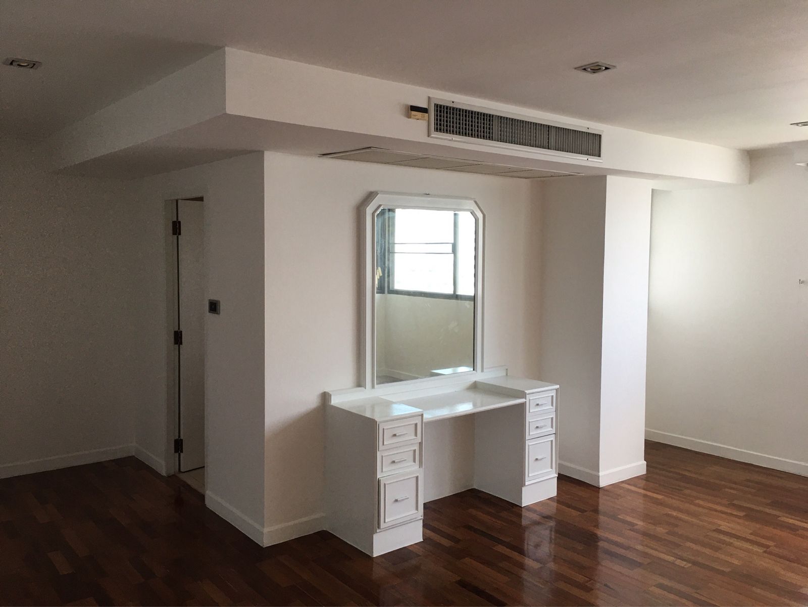 4BR, 3BTH, 380 SQM, 120,000 THB/month, Lakeview Residences, Sukhumvit 12, near BTS Asoke, Condo for Rent