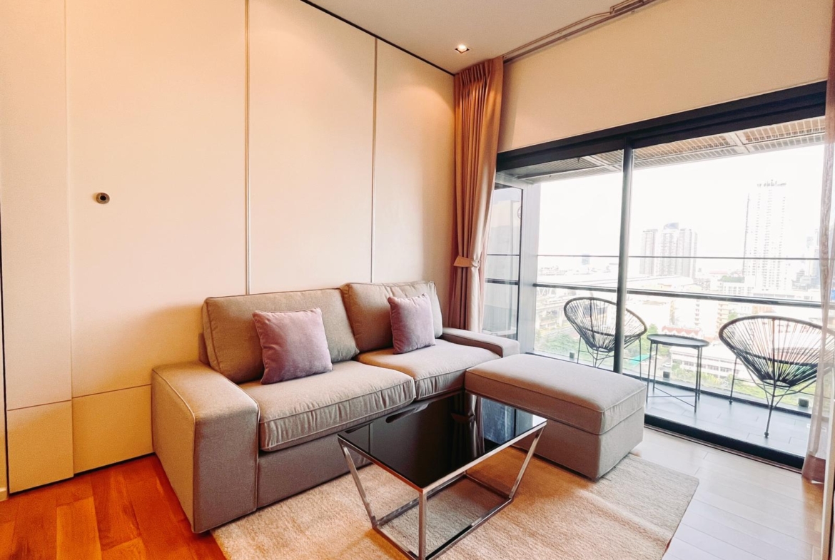 1-Bed 1-Bath 47 sqm Circle Living Prototype Condo Near MRT Phetchaburi for Rent 25K THB